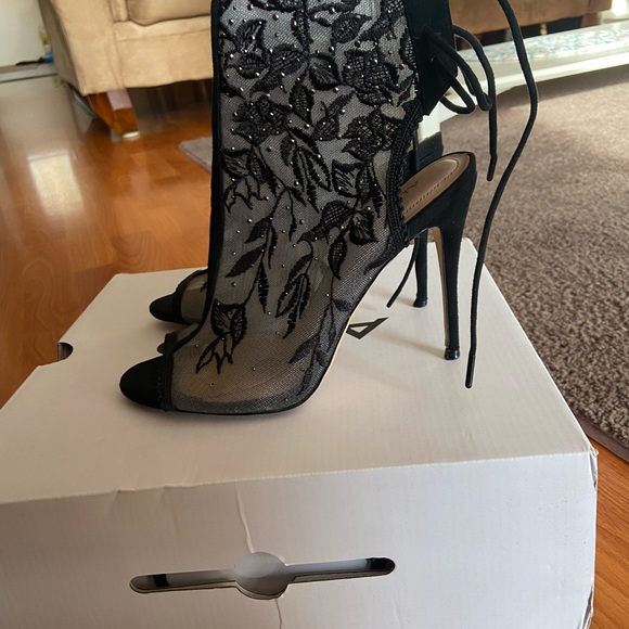 Black heels - Picture 3 of 3